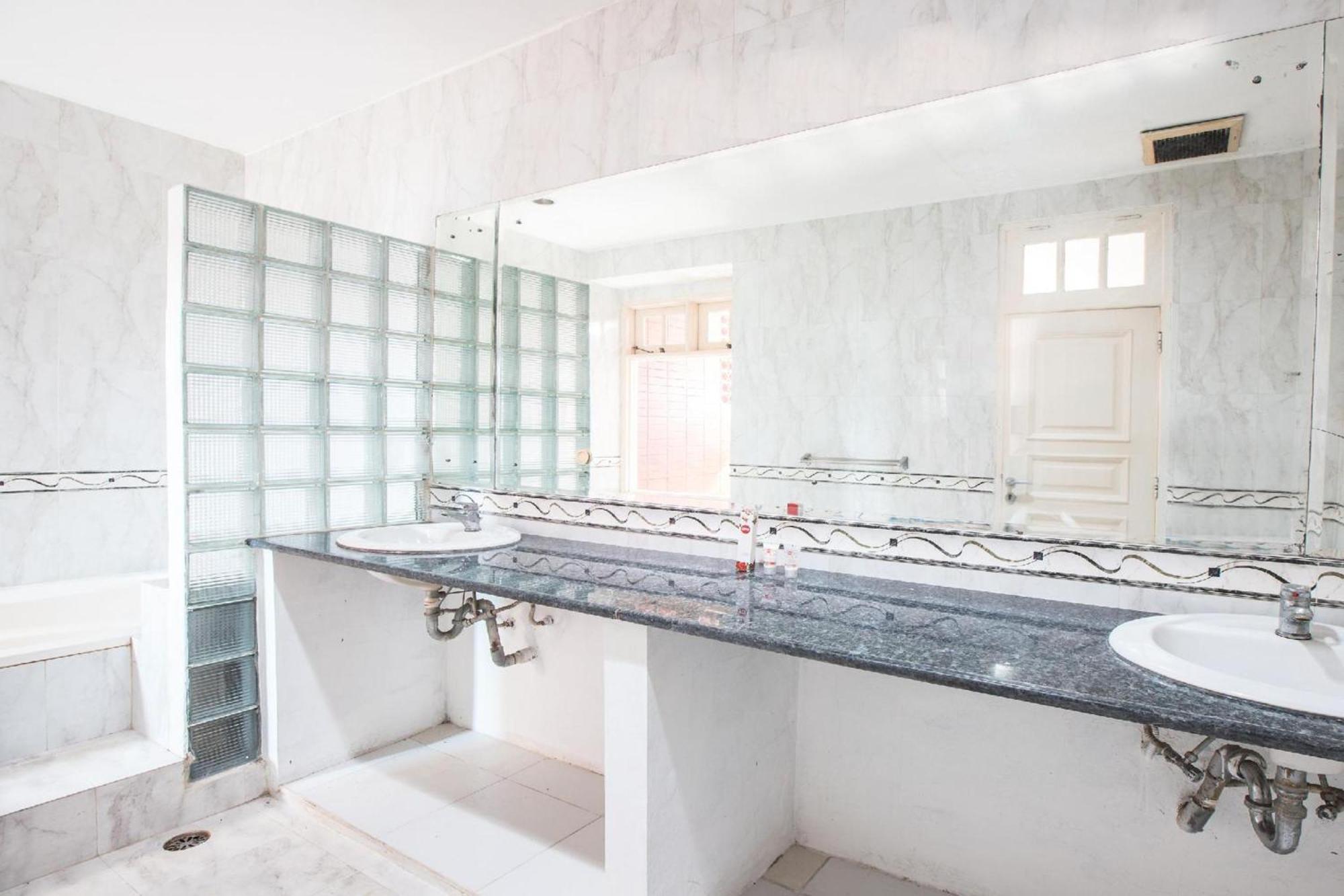 Capital O 332 Residence G17 Kemang Jacarta Exterior foto