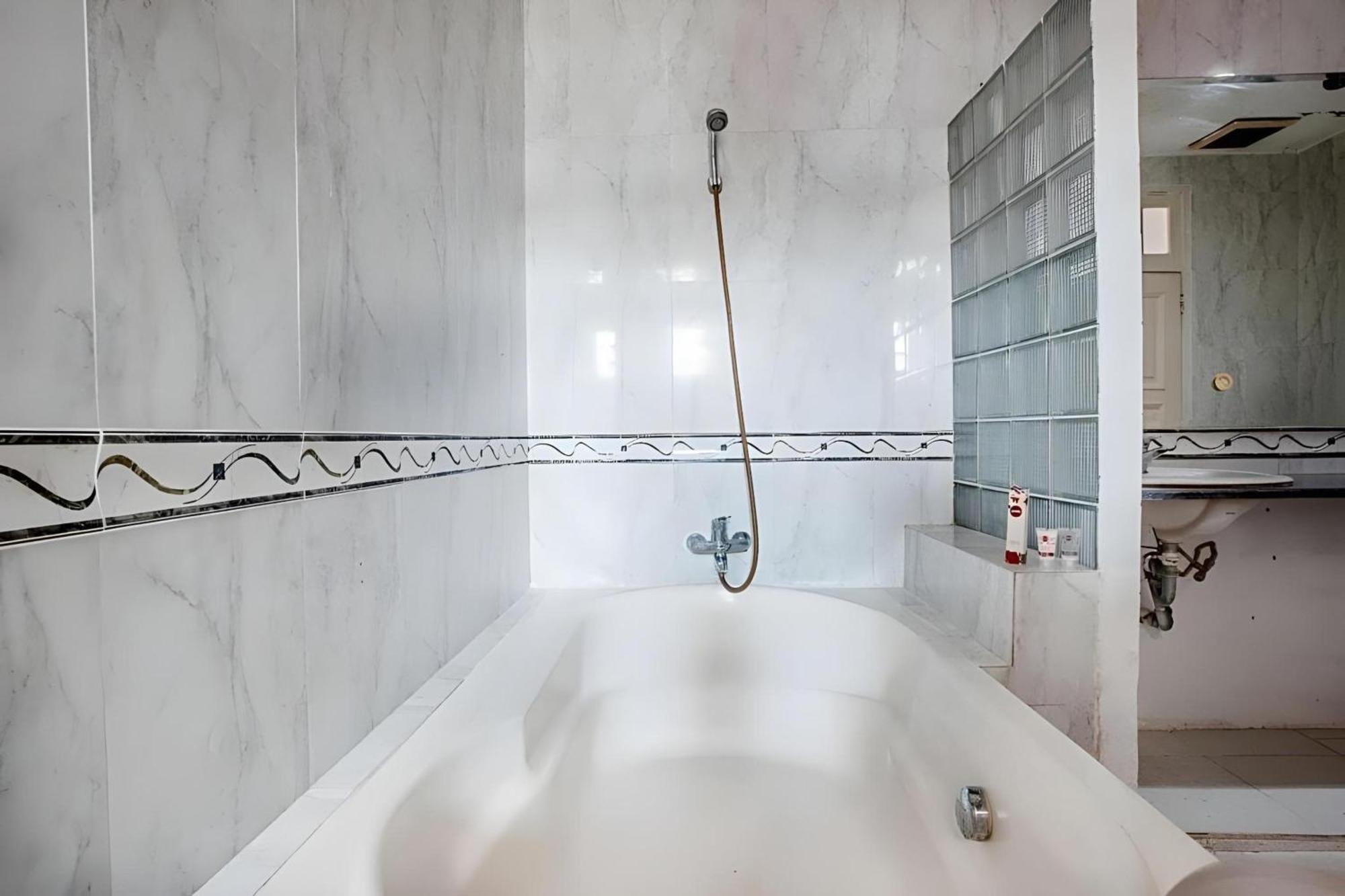 Capital O 332 Residence G17 Kemang Jacarta Exterior foto